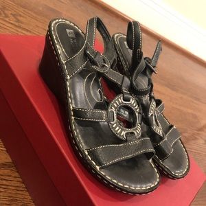 White mountain sandals